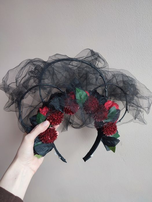 Wianek na opasce handmade gotycki czarne czerwone róże