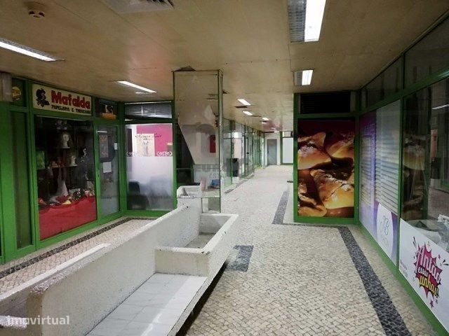 Loja ampla em Centro Comercial  Palmeiras