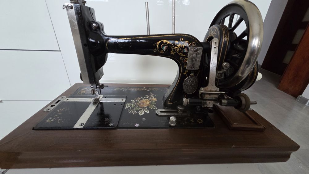 Zabytkowa maszyna do szycia.