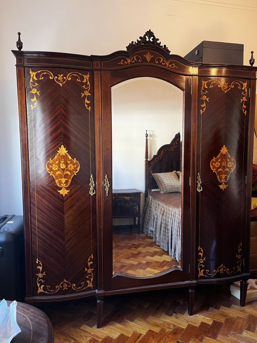 Conjunto mobilia de quarto (cama, cabeceira, armario e comoda)