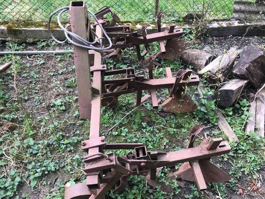 Трактор ЮМЗ (2005) ескаватор (плуги, культиватор, косарка та інше)