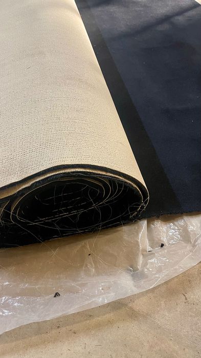 Tapete Preto de Alta Qualidade / High-Quality Black Carpet — 10€/m²!