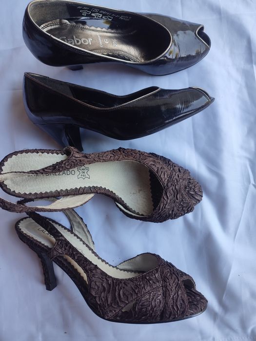 Dois pares de sapatos