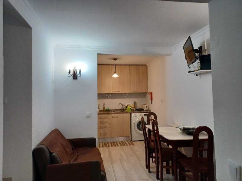 Quarto independente c/Wc para arrendar, em Almada