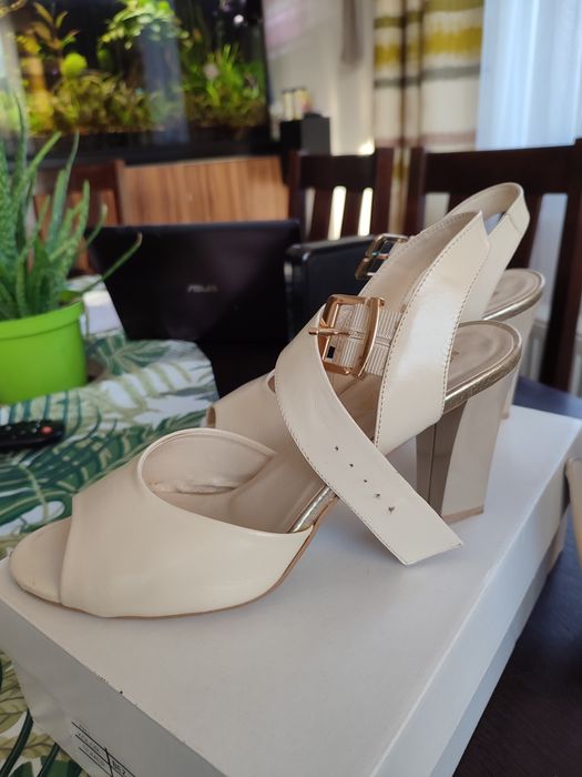 Sandałki ecru kremowe skóra 40SAWAY