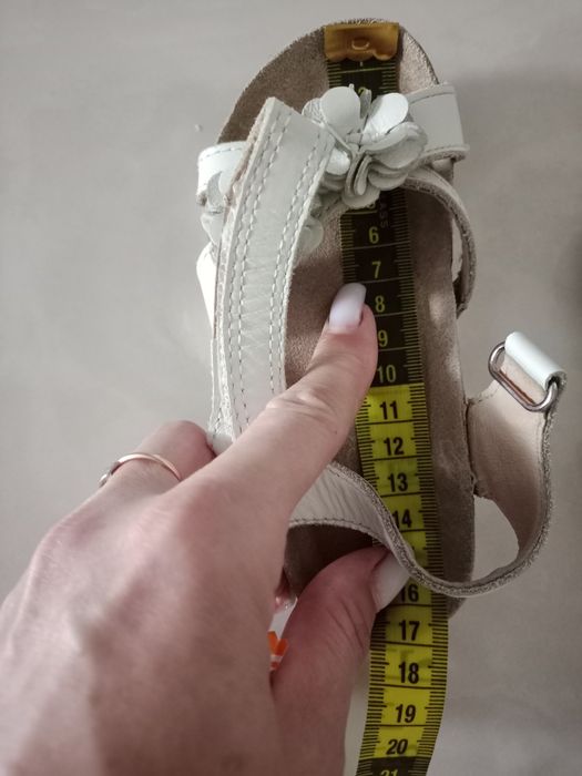 Сандалі (Босоніжки)