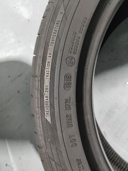 2 pneus semi novos 245-45R19 Continental - Oferta dos Portes