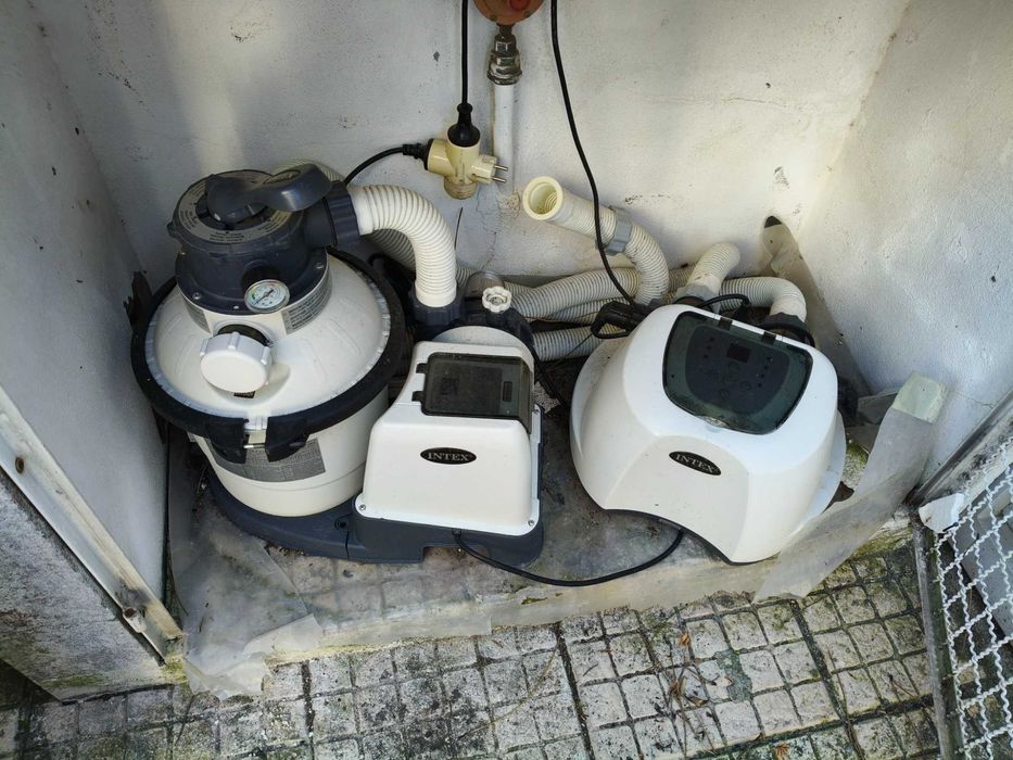 Piscina retangular INTEX XTR Frame 5,49 com todos os acessórios