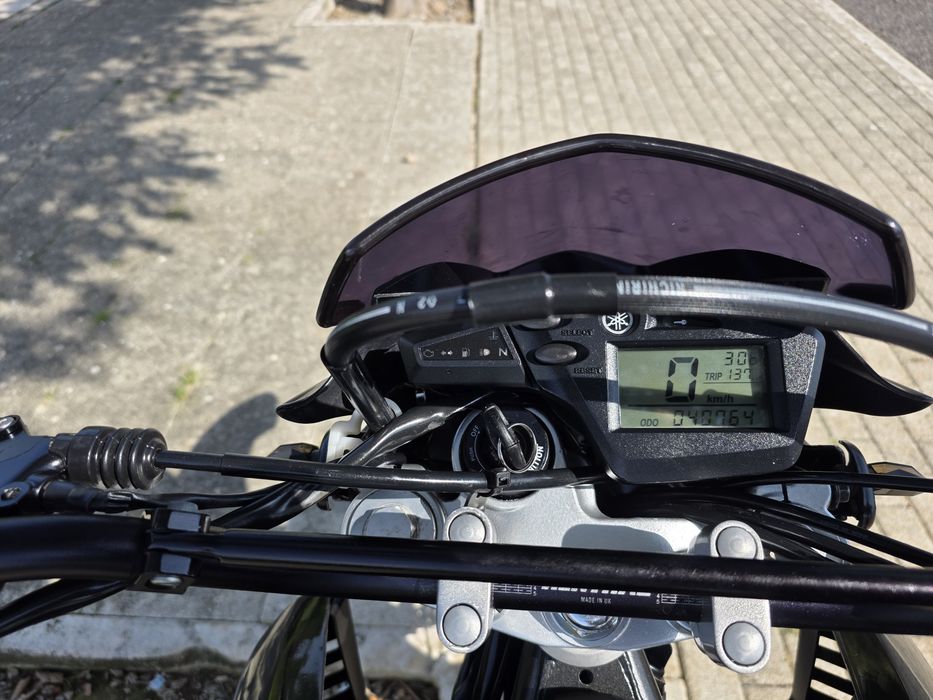 Yamaha XT660x preta
