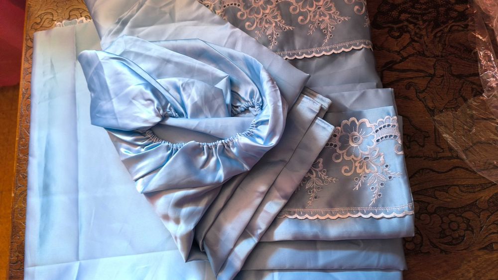 Jogo de Cama em Cetim Azul Claro com Bordado/Renda (Novo)