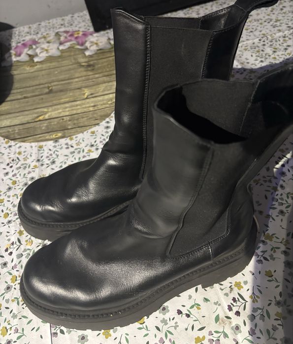 Sprzedam buty Carinii 38