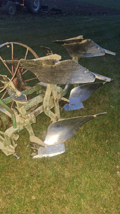 Pług obrotowy dwuskibowy