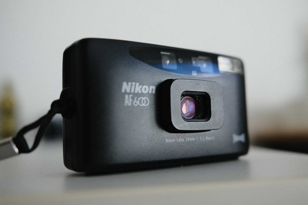 Nikon AF600 Analógica Point & Shot
