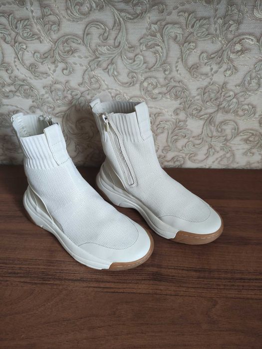 Кросівки носки, хайтопи, ботинки ZARA 35