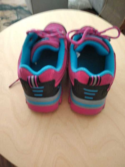 Ténis feminino muito bonito