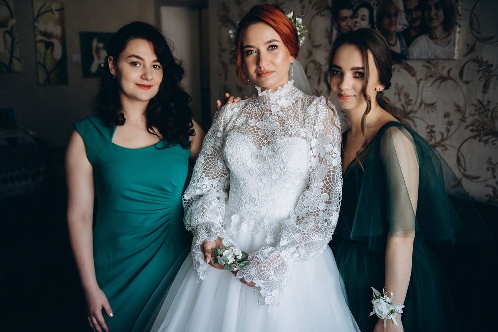 Весільна шикарна сукня