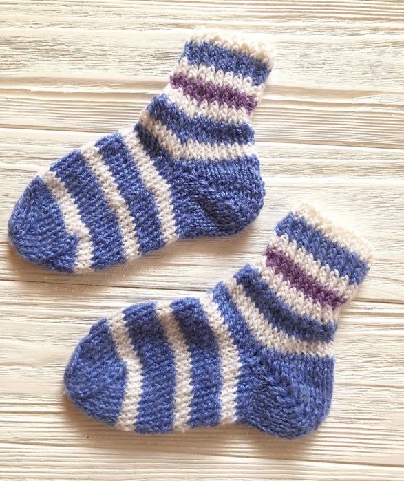 Вʼязані шкарпетки для діток ручної роботи