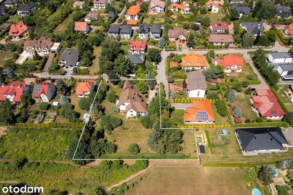 Sprzedam duży, rodzinny dom na pięknej działce w Konopnicy.