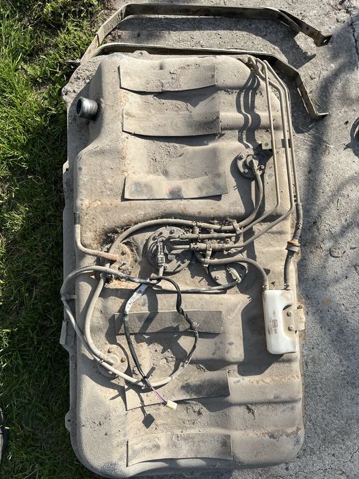 Бак Suzuki Baleno 1.3 бензин 1995 седан