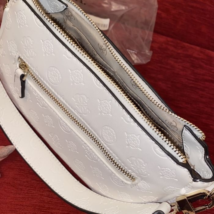 Сумочка сумка guess багет белая