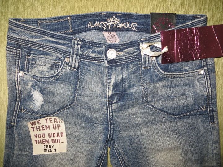 Новые джинсовые капри-скинни Almost Famous. Размер 9.