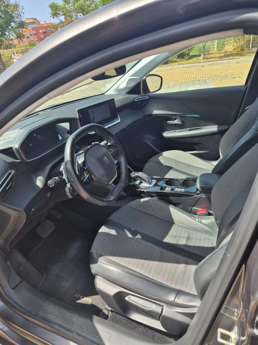 Peugeot 208 Allure 1.2 PureTech Automático • 2020 • Full Extras