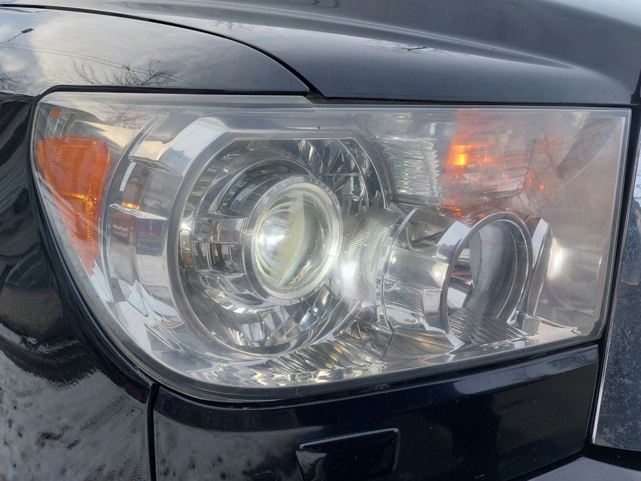 Фары линзы Toyota Siquoia 2007-2013 оригинал