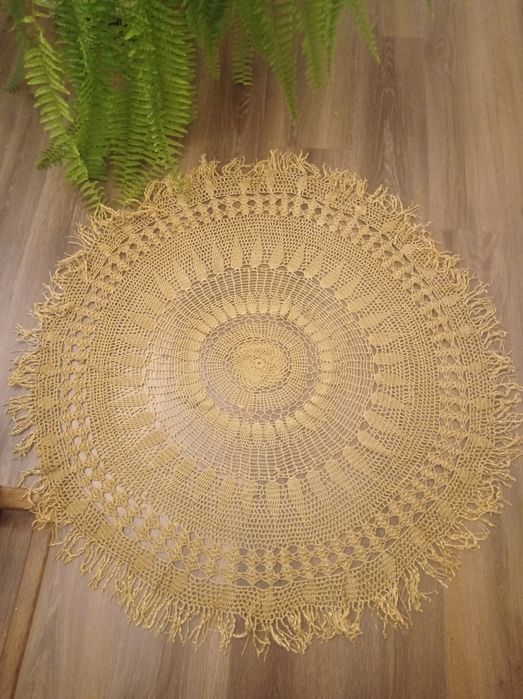 Stara serweta na okrągły stół