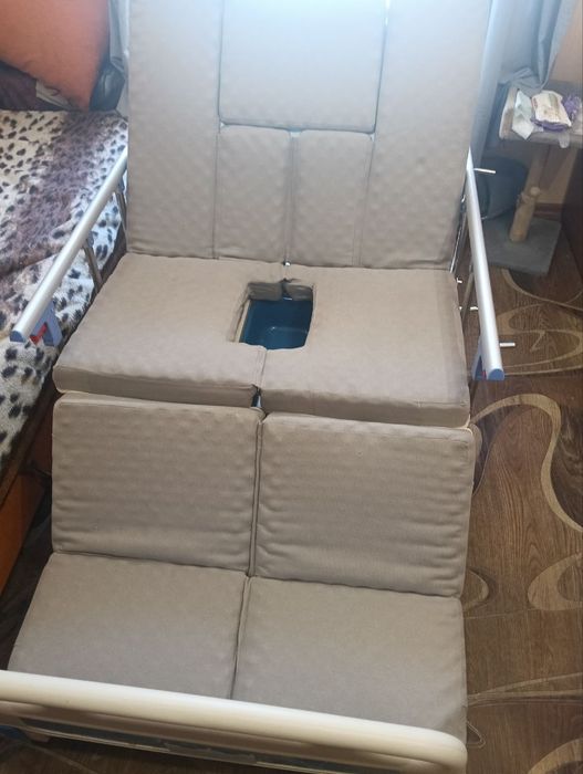 Ліжко для хворого функціональне.