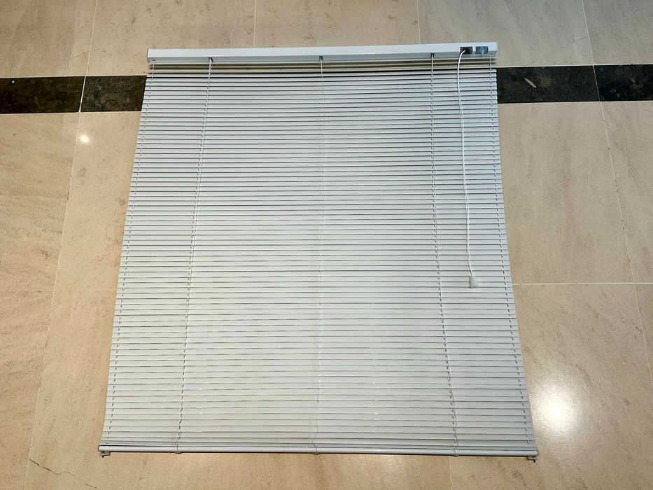 Estores laminados em alumínio branco