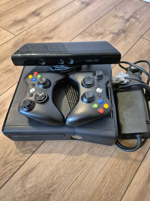 Zestaw Xbox 360 Slim 250GB | 2 Pady | Kinect |