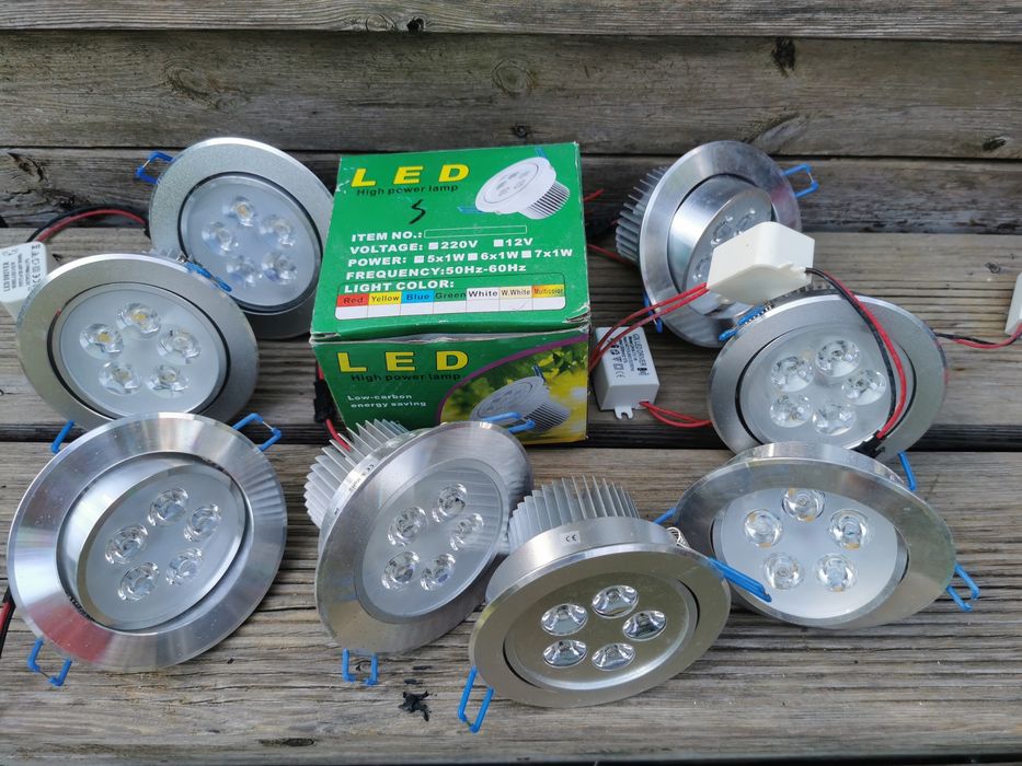 8 wpuszczanych opraw led 5W