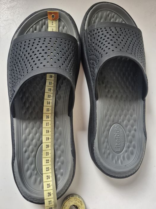 Klapki damskie marki Crocs