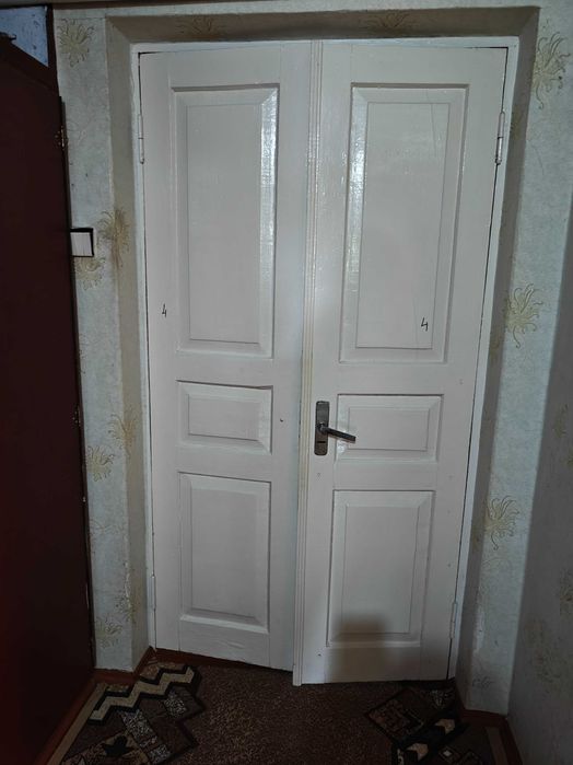Двері міжкімнатні б/у пофарбовані