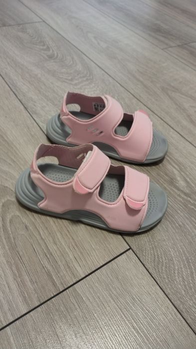 Różowe lekkie sandały Adidas 26 długość mierzona w środku  16cm