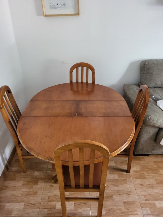 Oportunidade! Conjunto mesa de jantar com 4 cadeiras
