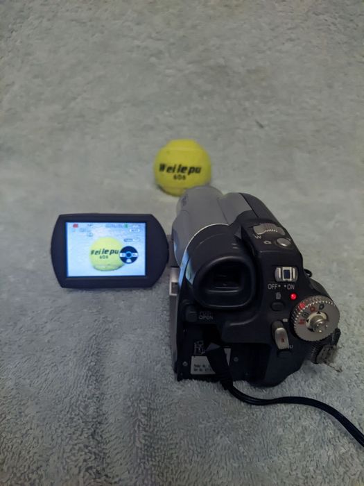 Видеокамера panasonic  VDR-D160 с 30× оптическим зумом