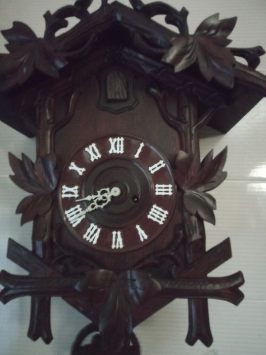Lindo demais. Relógio da  Jugans,de cuco e de corda para meia semana.