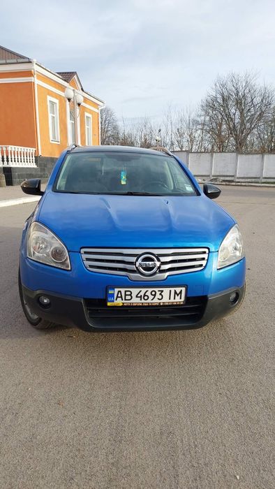 Автомобіль Нісан