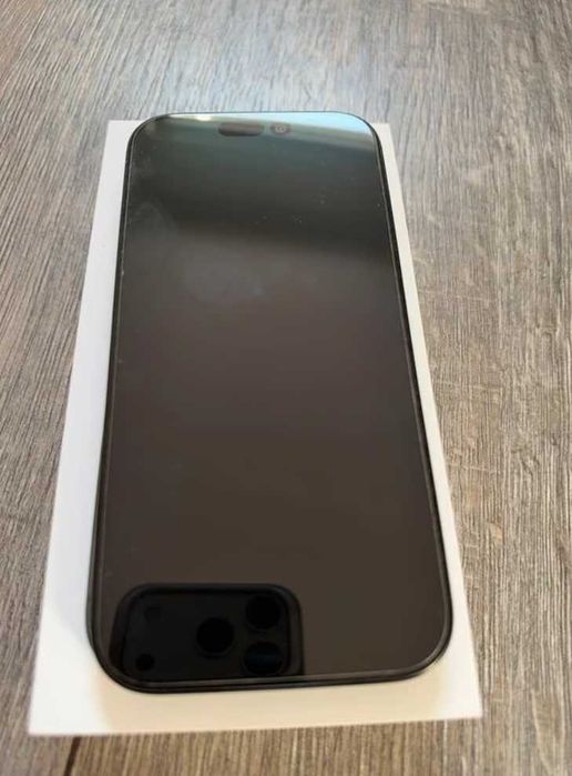 iPhone 16 Pro 128GB Black Titanium + Case