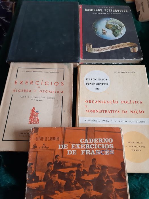 Livros escolares antigos
