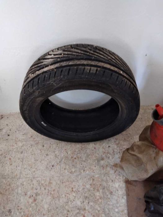 PNEU 245/45 R17 UNIROYAL com 180Kms