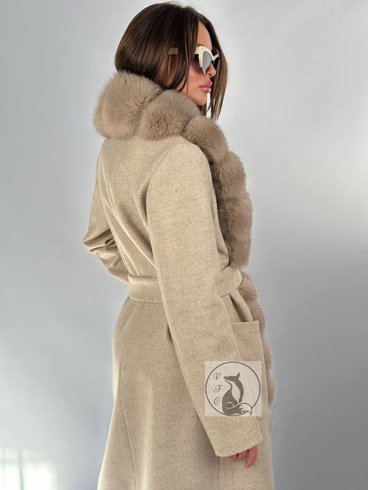 Пальто жіноче бежеве довге з натуральним хутром  песця. Розміри 42-54