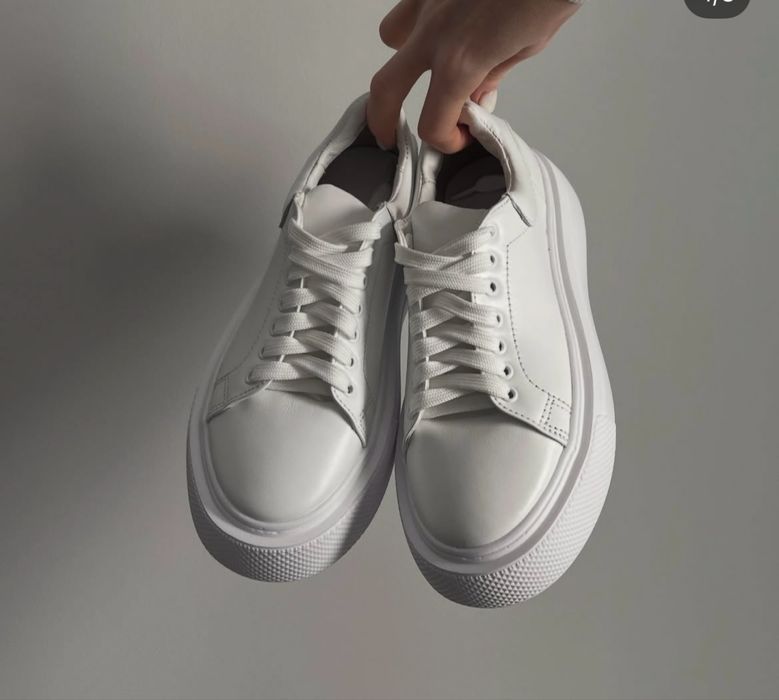 Продам білі кеди/кросівки