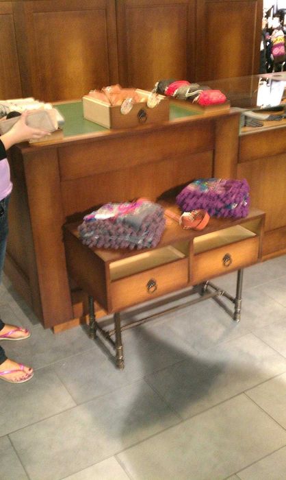 Meble Sklepowe - wyposażenie sklepu Medicine 150mkw