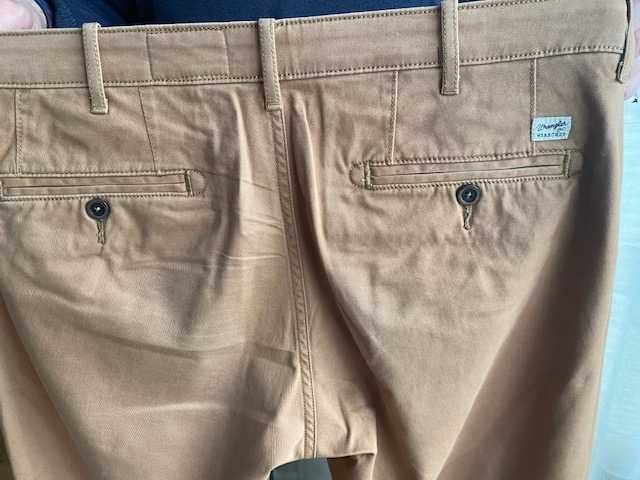 Spodnie Wrangler Chino W33xL34 w kolorze miodowym