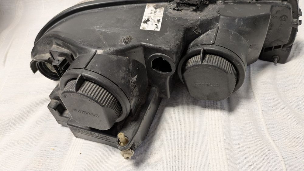 Farol frontal esquerdo Alfa Romeo 156