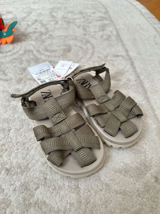 Сандалі zara