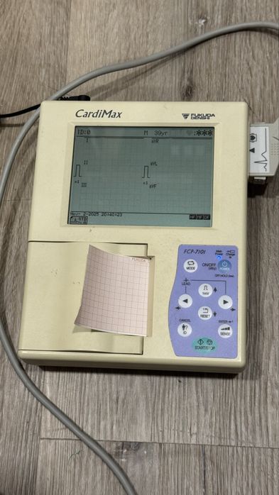 ECG Fukuda Denshi CardiMax FCP-7101