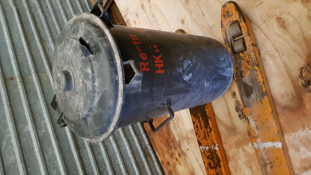 Sprzedam kosz na śmieci